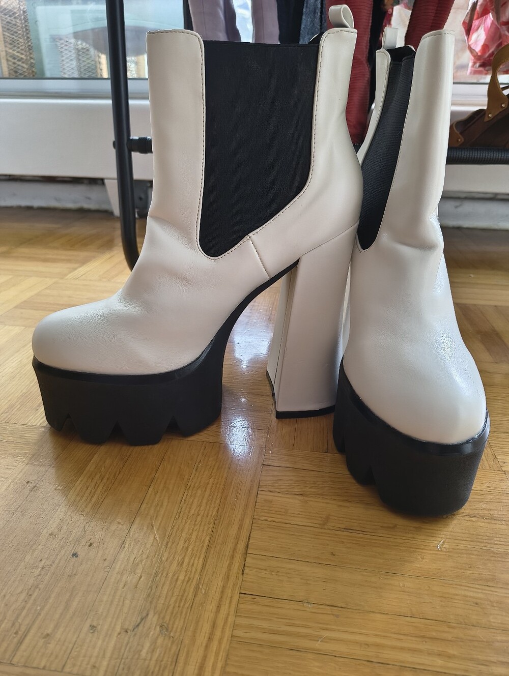 NWB Miss Lola Shawne Platform Ankle Boots White PU Size 10 - Picture 4 of 9
